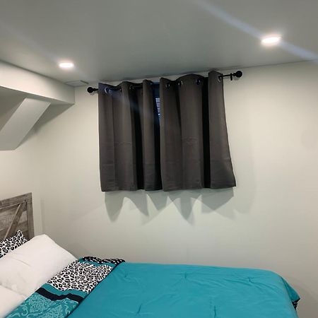 Modern 1 Bedroom + Den In Cambridge Exteriör bild