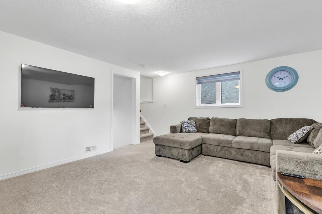 Modern 1 Bedroom + Den In Cambridge Exteriör bild