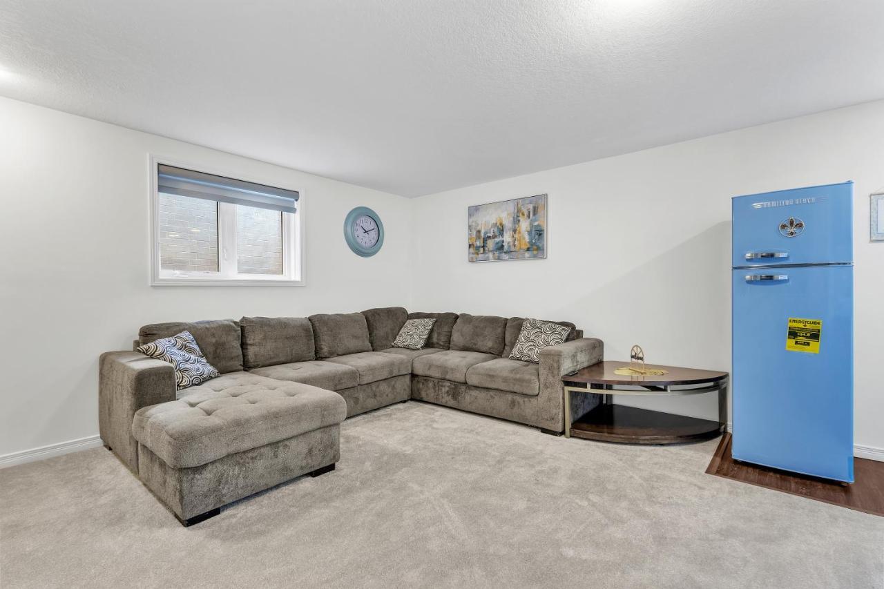 Modern 1 Bedroom + Den In Cambridge Exteriör bild