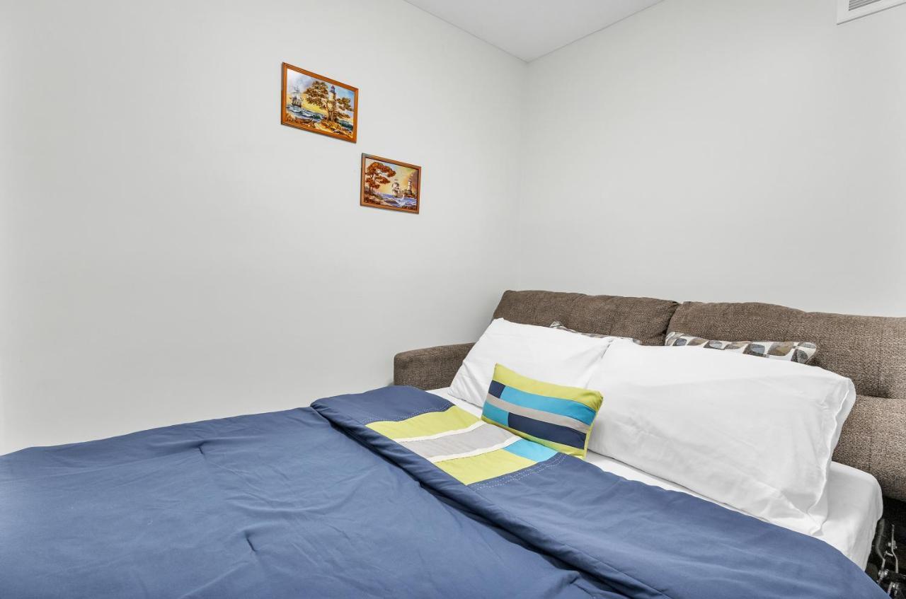 Modern 1 Bedroom + Den In Cambridge Exteriör bild
